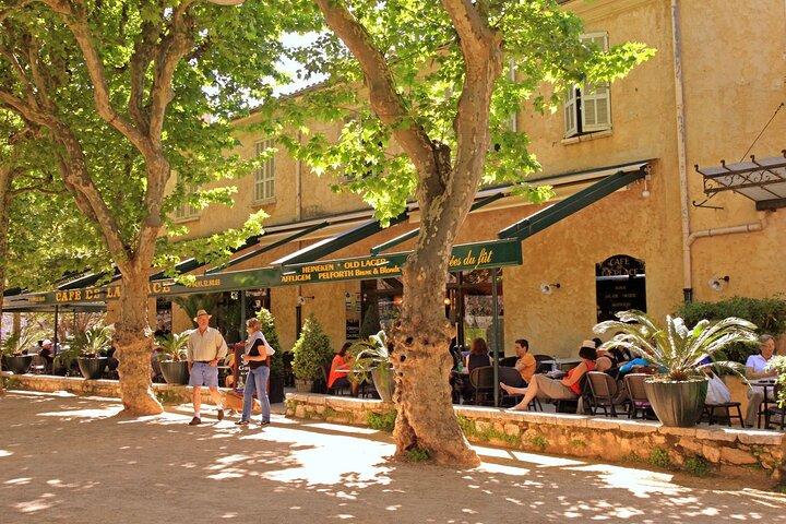 Soffiatori di vetro, gallerie d'arte e borghi medievali della Riviera