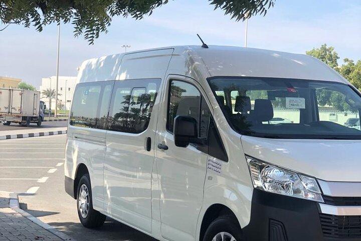 Lej en 12-sæders varevogn til Abu Dhabi-rejsen