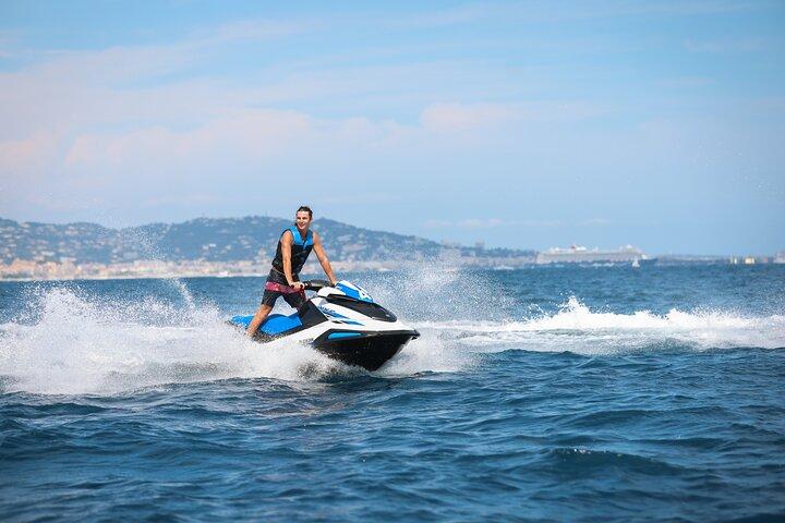 30 minutters leje af jetski i Cannes