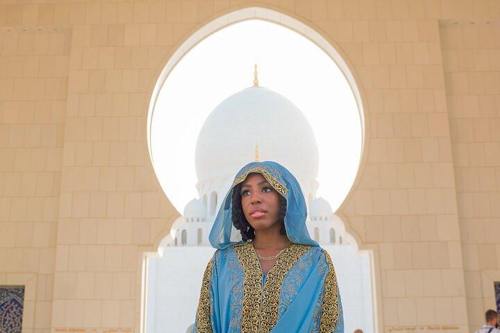 From Abu Dhabi: Sheikh Zayed Mosque, Royal Palace & Etihad Tower