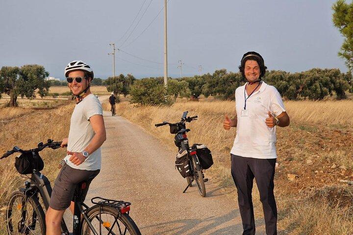 Ostuni elcykeltur: olivenlunde og olivenoliemølle – elcykel ekstra