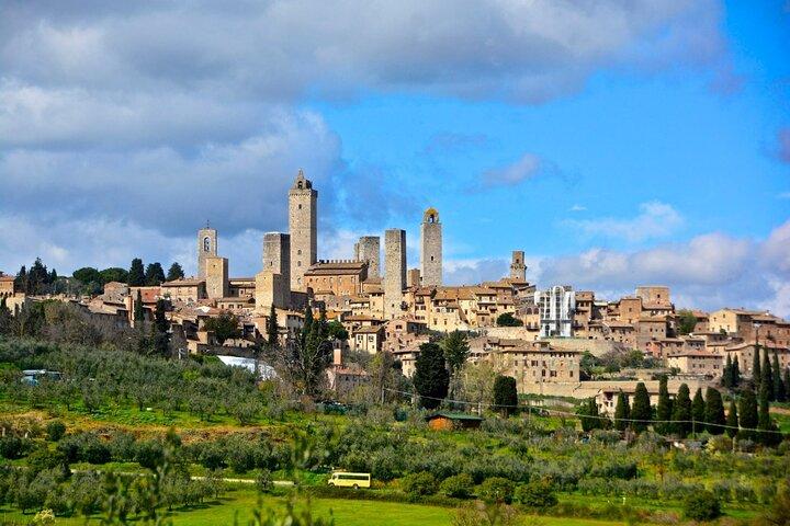 TOUR PRIVADO: Volterra e San Gimignano com almoço e degustação de vinhos