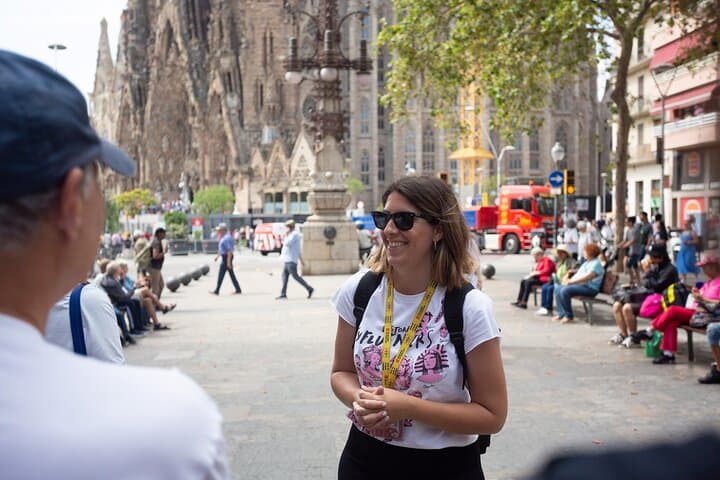 Barcelona: Sagrada Familia Semi-Private Guided Tour