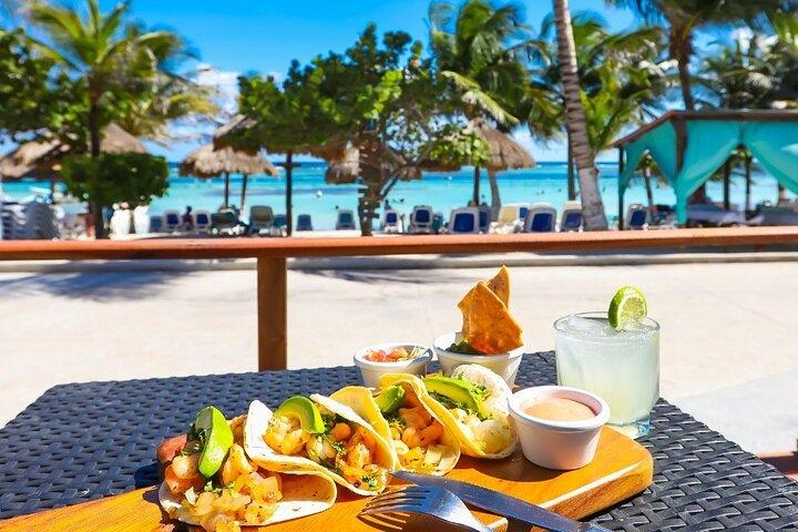コスタ マヤ チャチョベン マヤ遺跡とビーチでのメキシカン ランチ