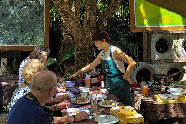 A experiência de culinária mais íntima de Hue em um jardim de 500 anos
