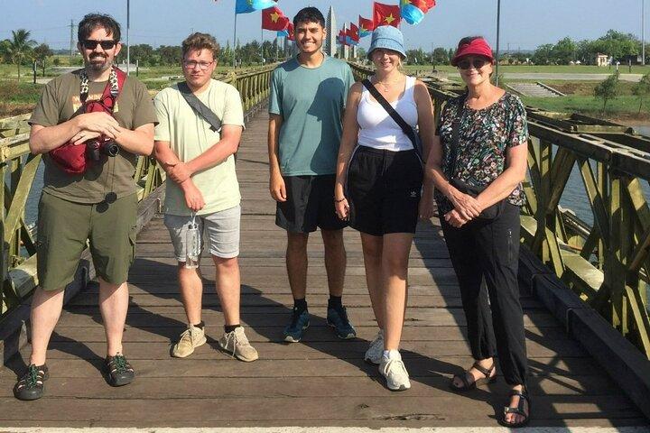 De Hué: DMZ Vinh Moc Tunnels et Khe Sanh - Visite de groupe de luxe