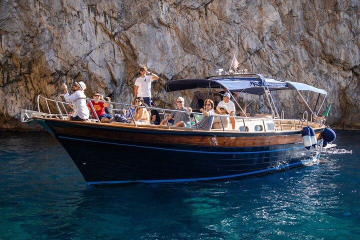 De Sorrento ou Positano: Tour VIP de barco privado da Costa Amalfitana