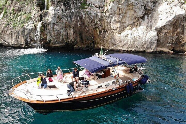 De Sorrento ou Positano: Tour VIP de barco privado da Costa Amalfitana