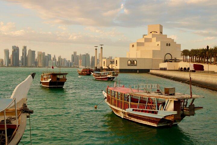 Stadstour door Doha: Dhow-boottocht - privégids en privévoertuig.