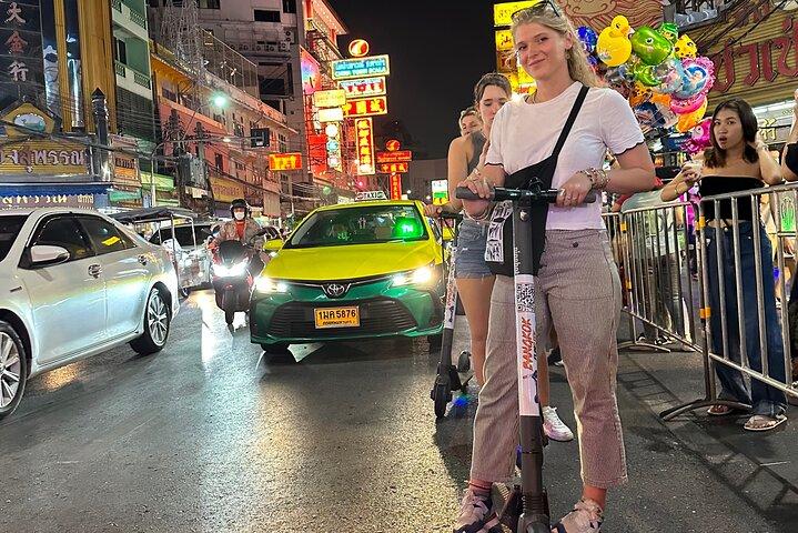 Bangkok de noche con Escooter y/o bicicleta