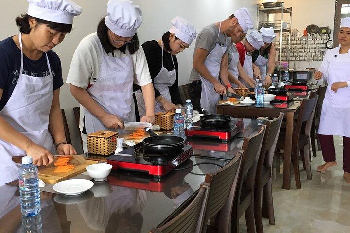 Explorando aula de culinária com chef local em Sai Gon