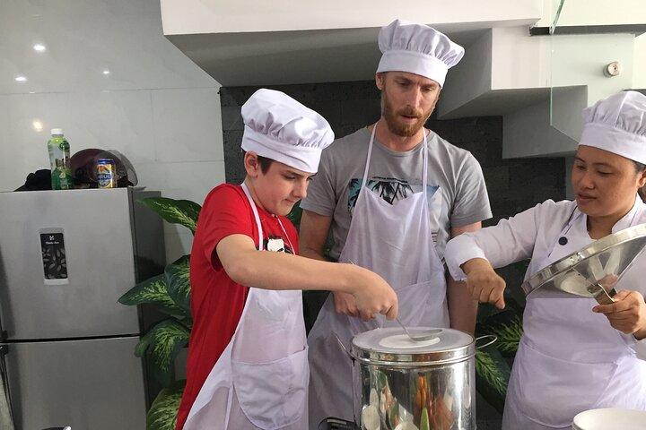 Explorando aula de culinária com chef local em Sai Gon