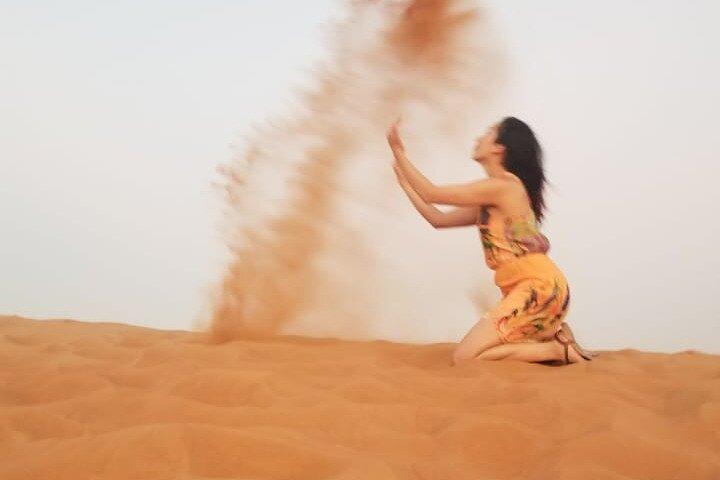 Dubai Vormittag 4 Stunden Safari Sharing Jeep Sand Boarding & Camle Ride