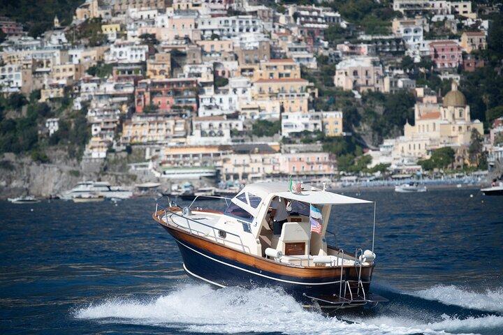 Cruzeiro Privado de Dia Inteiro pela Costa Amalfitana saindo de Positano ou Praiano
