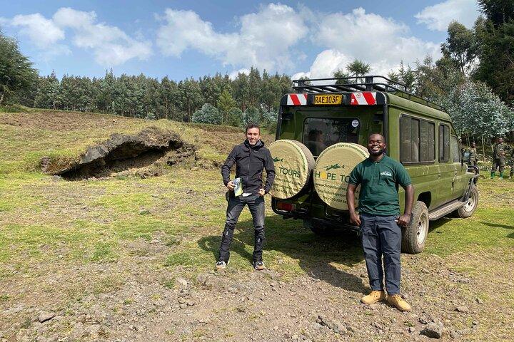 1-dags Gorilla Trekking Safari i Rwanda Volcanoes National Park