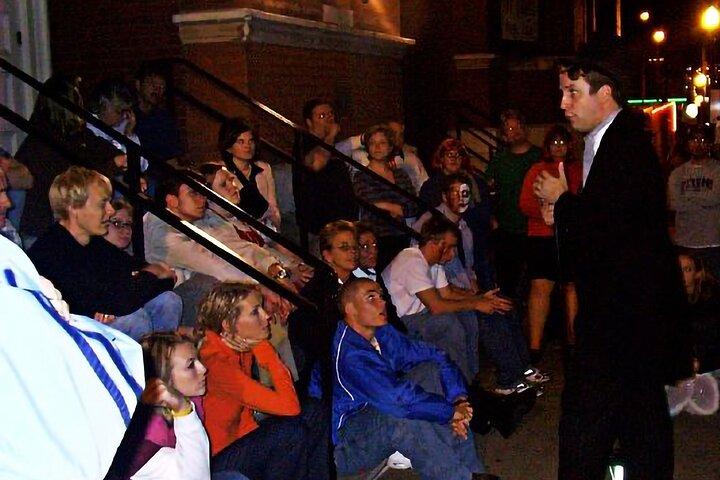 Haunted Nashville Night-Time Walking Tour com guia vestido