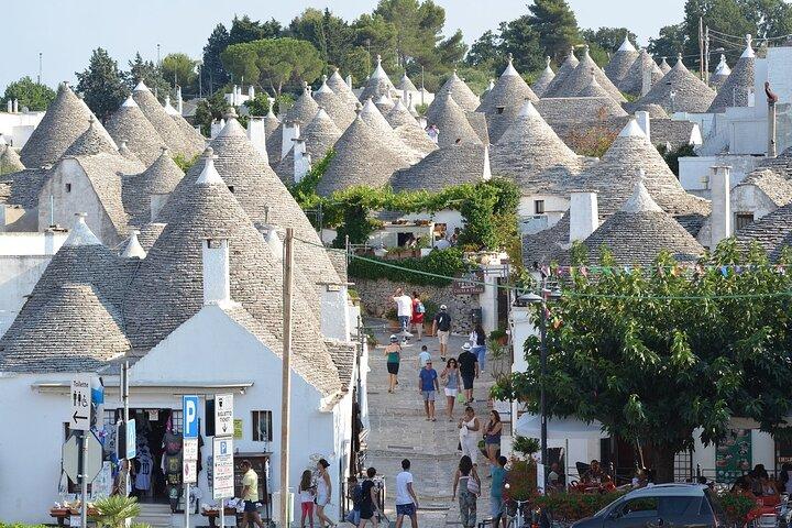 De Bari: Visite Polignano a Mare e Alberobello