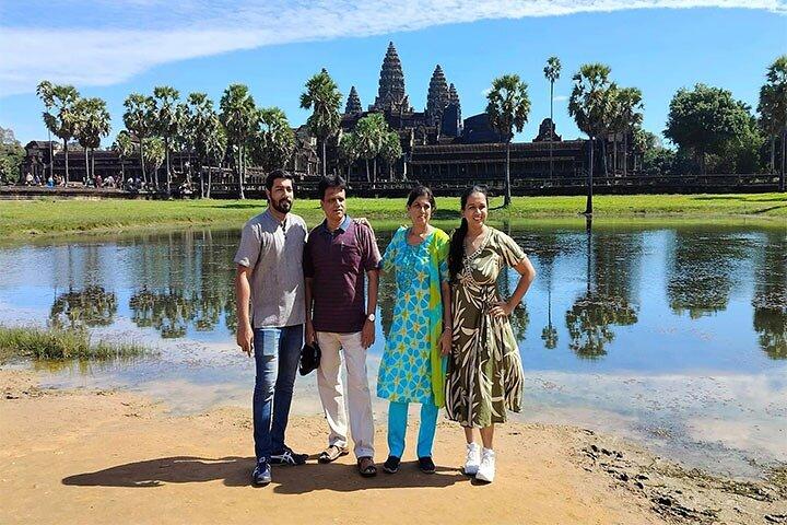 Angkor Wat Sunrise & Main Temples Highlight with Breakfast