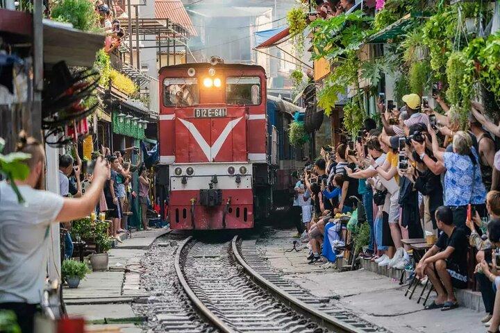 Hanoi Street Food Adventure : rue du train et délices locaux