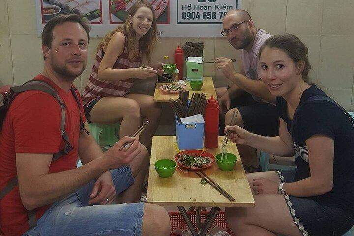 Hanoi Street Food Adventure : rue du train et délices locaux