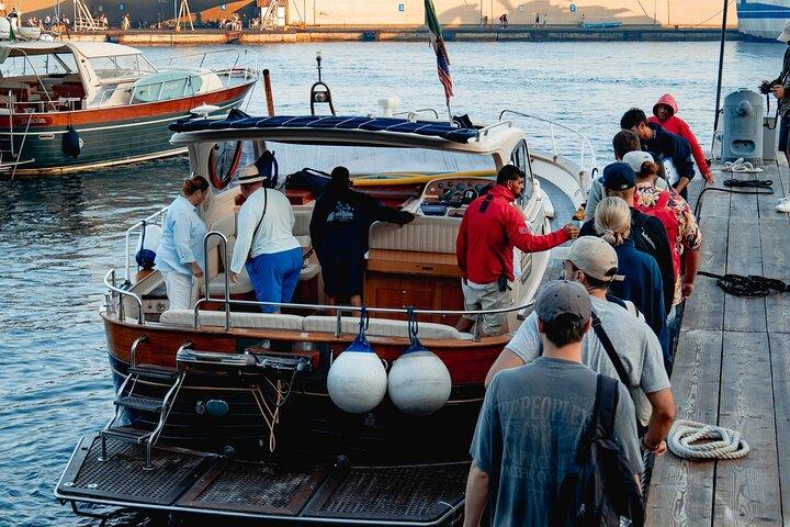 De Sorrento ou Positano: Tour VIP de barco privado da Costa Amalfitana