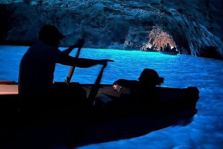 ソレントまたはポジターノから：カプリ島プライベートボートVIPツアー