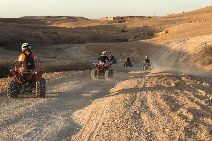 Upptäck lyx i Agafay: Quad, Camel, Dinner Show