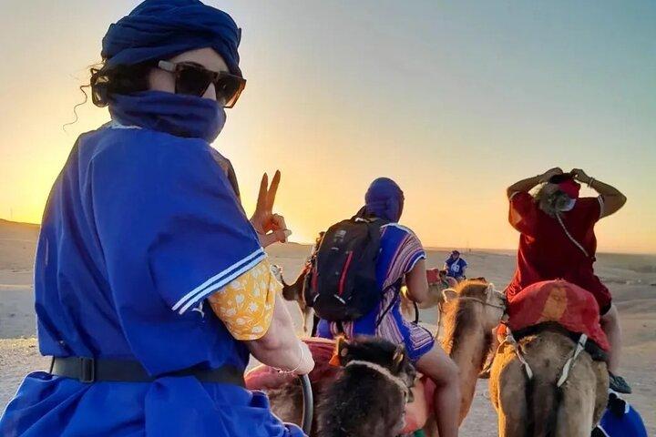 Découvrez le Luxe à Agafay :Quad, Chameau, Dîner-Spectacle