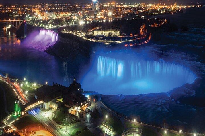 Desde Toronto: festival de luces de invierno: tour nocturno por las cataratas del Niágara