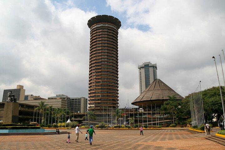 Urban Safari & Wildlife Wonders: Nairobi Day Adventure