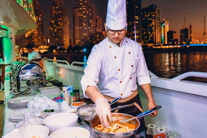Dubaï Lotus Mega Yacht Dinner Croisière