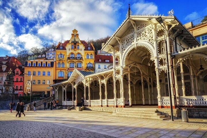 Transfert de Prague à Karlovy Vary : excursion privée d'une journée avec 2 h de visites