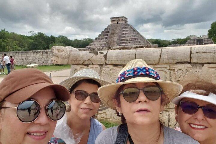 Chichén Itzá Maya ruiner & Cenote Chichikan dagstur från Tulum