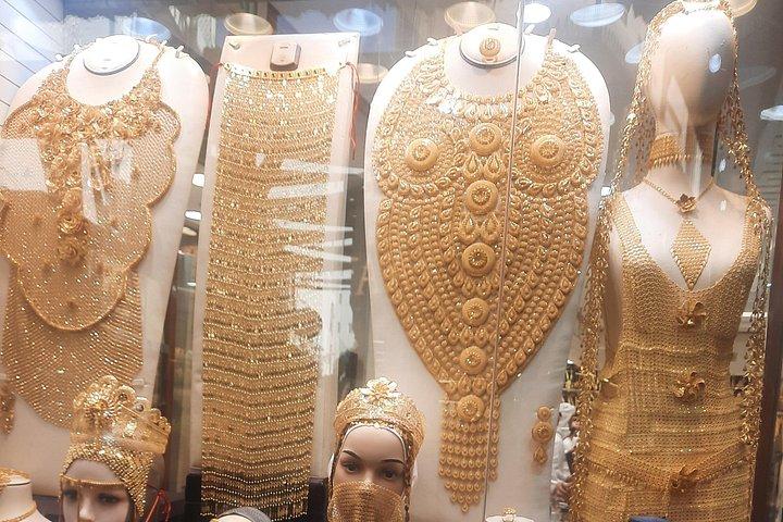 オールド ドバイ タウン、スーク、屋台の食べ物、文化、歴史を発見する