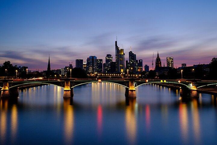 Privater Transfer von Prag nach Frankfurt, englischsprachiger Fahrer