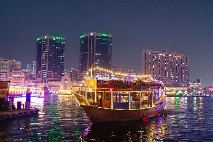 Burj Khalifa au sommet et dîner-croisière de luxe en boutre