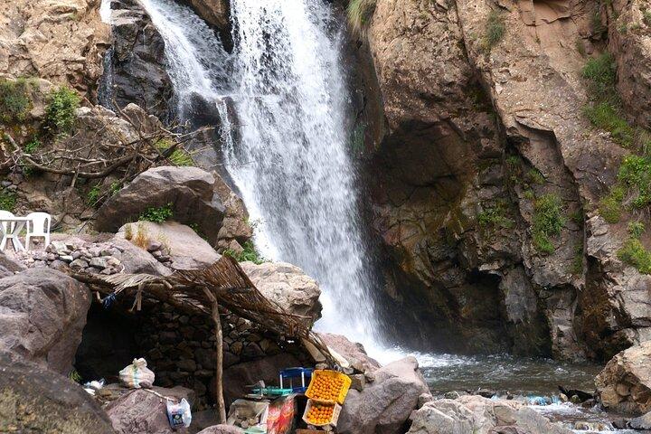 マラケシュからイムリルへ:昼食付きアトラス山脈の美しさの日帰り旅行