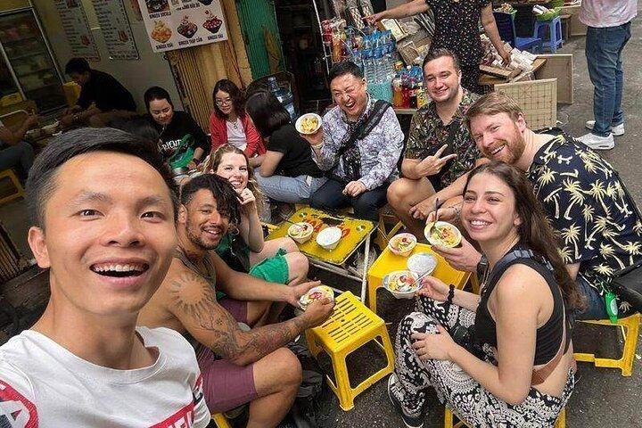 AUTHENTIQUE visite gastronomique à pied des rues de Hanoi en journée
