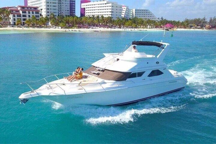 Excursão de mergulho com snorkel na Isla Mujeres em um iate exclusivo de 46 pés em Cancún