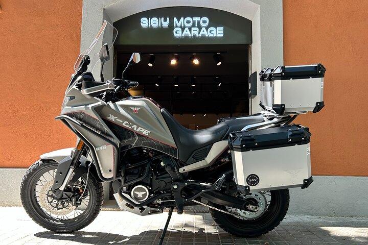 Privat heldags motorcykeltur fra bjerge til klostre