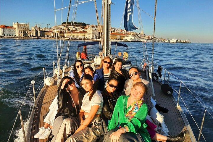 Lisbon: Private Sailboat Cruise along Tagus River