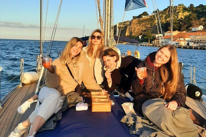 Lisbon: Private Sailboat Cruise along Tagus River