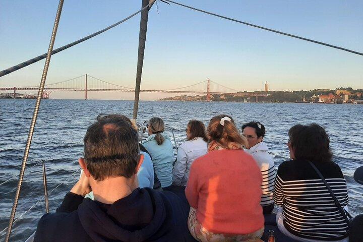 Lisbon: Private Sailboat Cruise along Tagus River