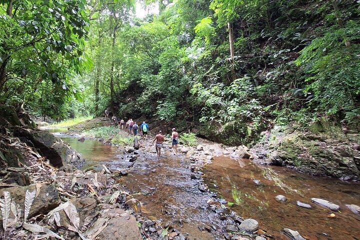Excursão a uma cachoeira e aldeia de Embera com almoço incluído