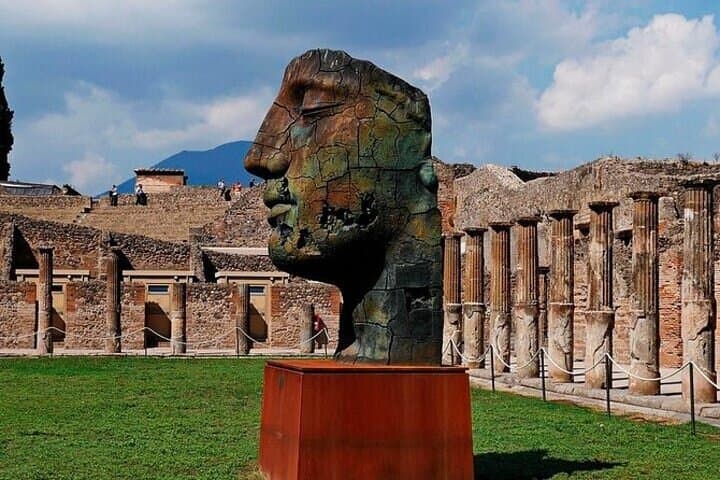 Day Tour Rome to Pompeii and skip the line Access.