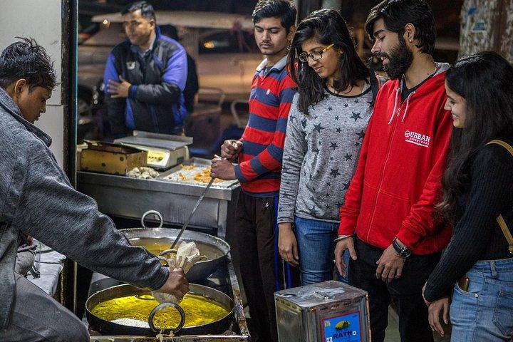 Delhi Food Walk : 人力車に乗ってストリートイーツ＆マーケットツアー