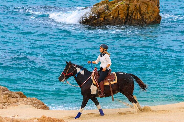 Spiaggia di equitazione e deserto a Cabo