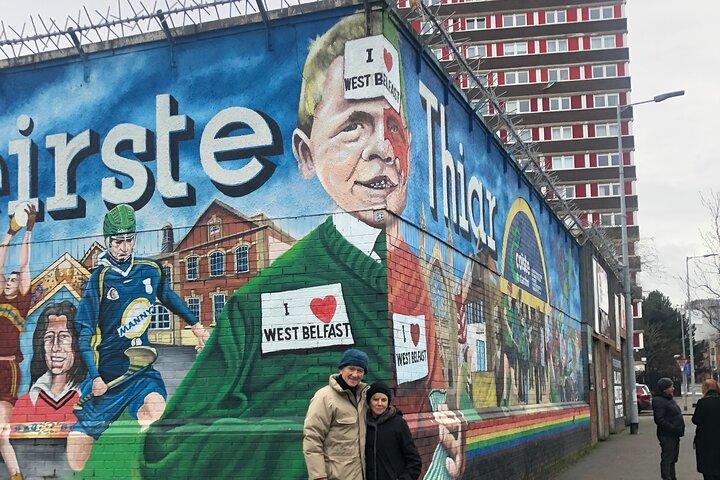 Tucks West Belfast Política & Mural Tour