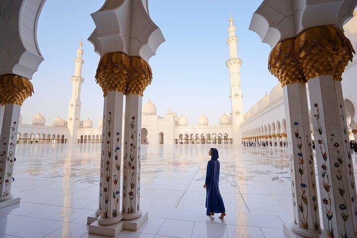 Dagstur fra Dubai til Abu Dhabi: Grand Mosque, Palace & Etihad Towers