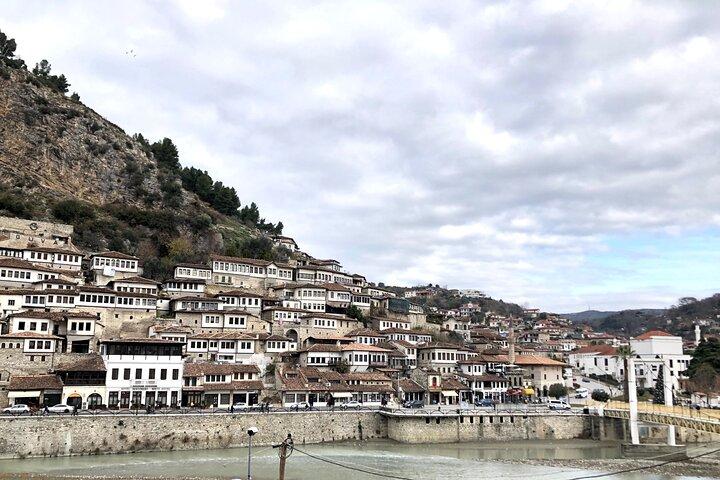 Fra Tirana : Berat UNESCO & Belshi sø fuld dagstur